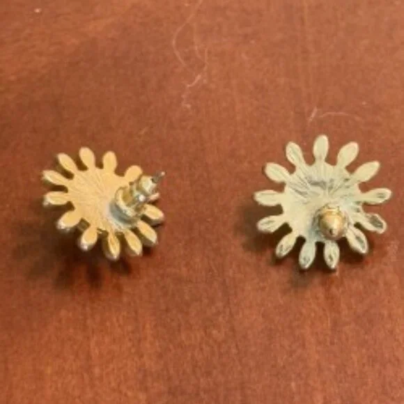 Gold Tone Earring with Faux Pearls!! - Picture 2 of 3